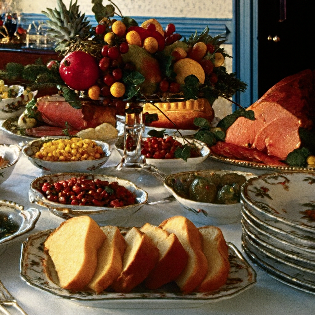 Photo of a traditional Colonial Virginia feast