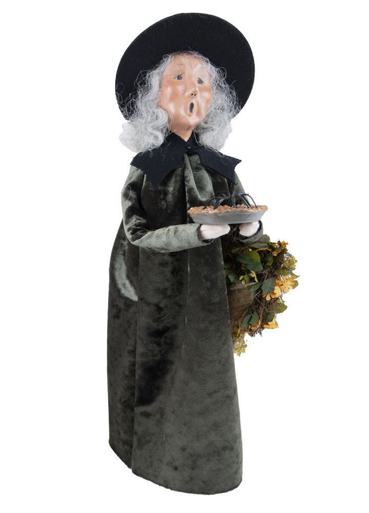 2021  Witch w Pumpkin Pie