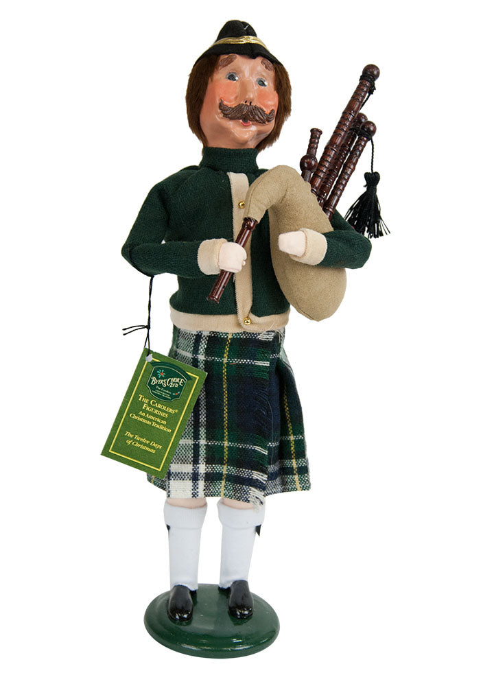 2019  11 Pipers Piping