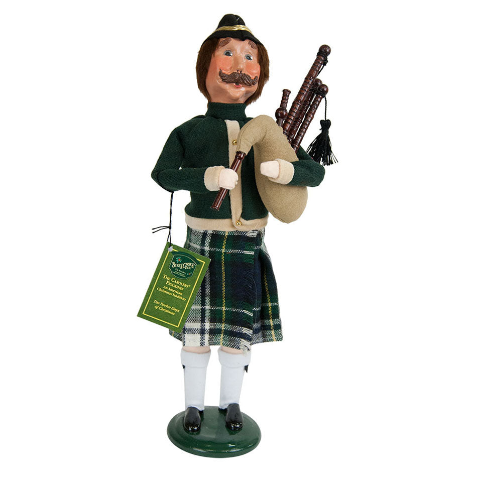 2023  11 Pipers Piping