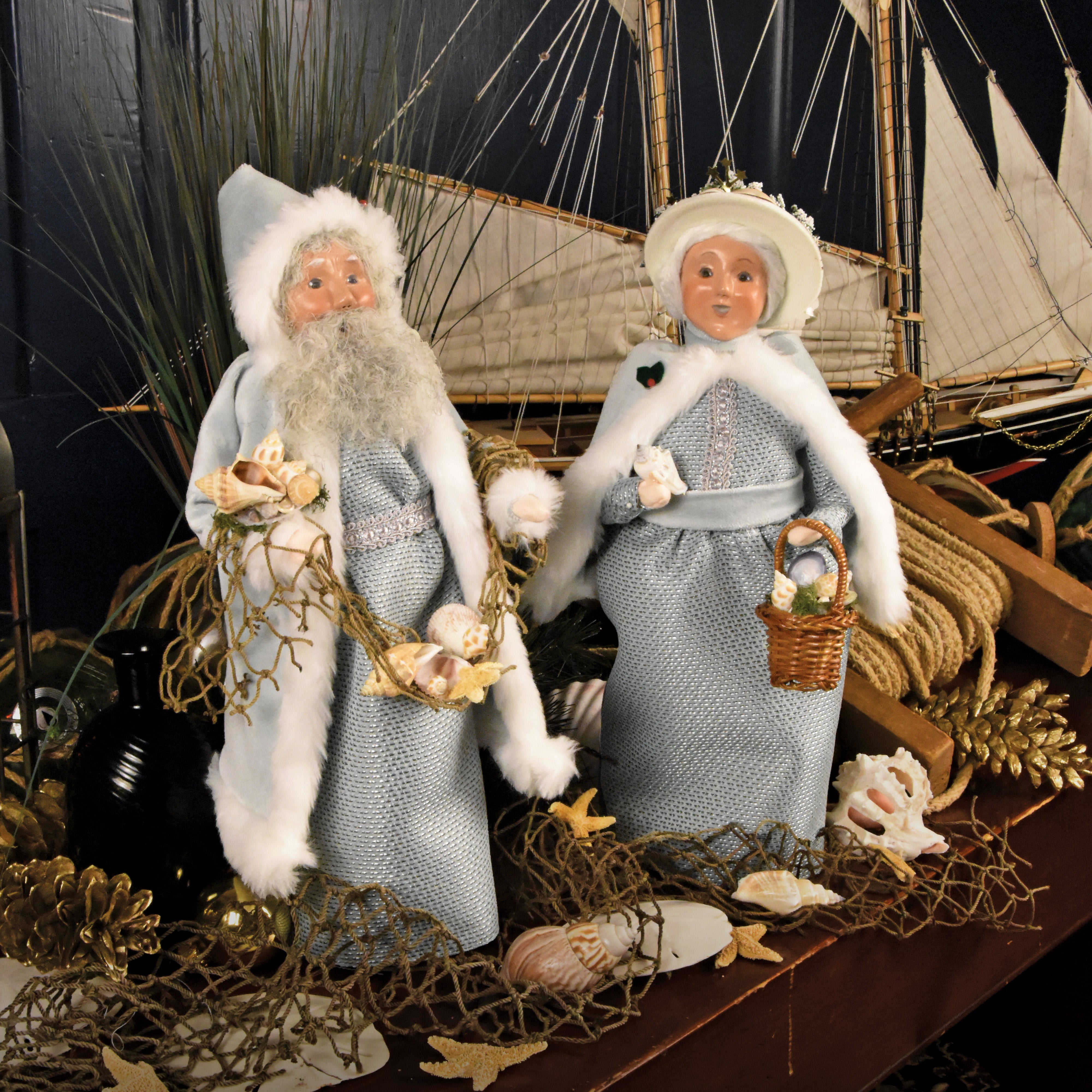 Byers' Choice - Christmas Caroler Dolls, Figurines, Advent