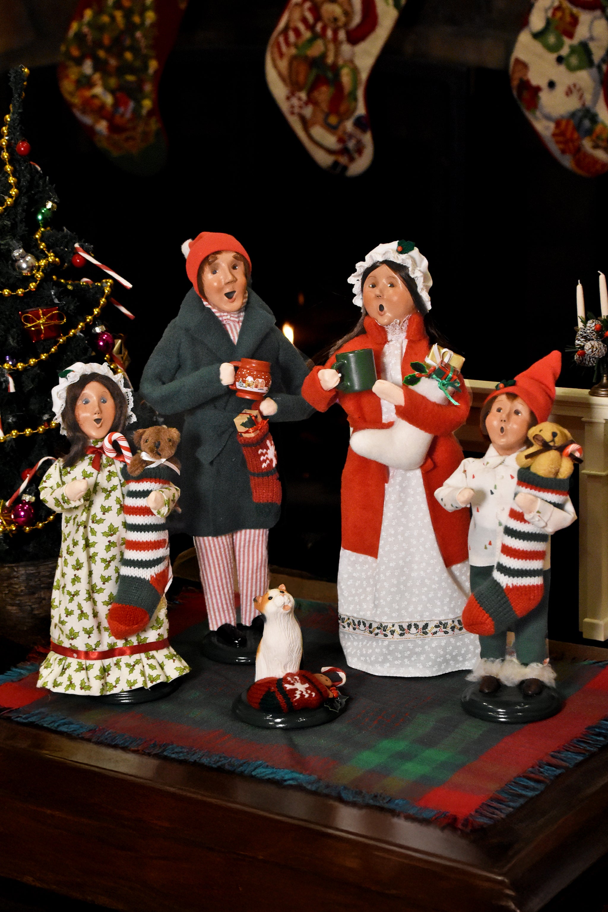 Stocking Family Girl Caroler Doll - Christmas Figurine – Byers